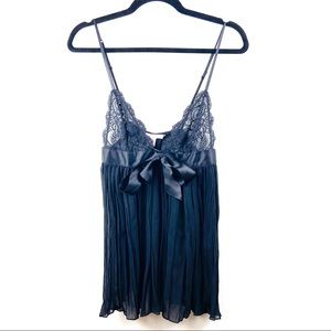 Victoria's Secret Lace Bow Black Teddy size Small‎